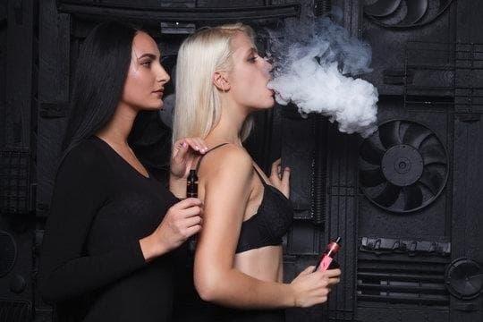 Comprehensive guide to E cigi bolt safety and preventing e cigarette induced lung injury for concerned users